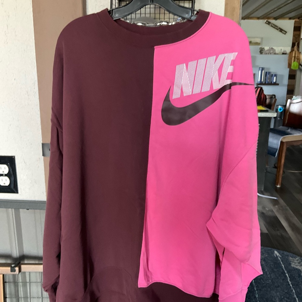 Nike Women's Split Colorblock Crewneck Sweatshirt - Hot Pink & Burgundy